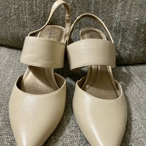 Life Stride Sonya sling back pump